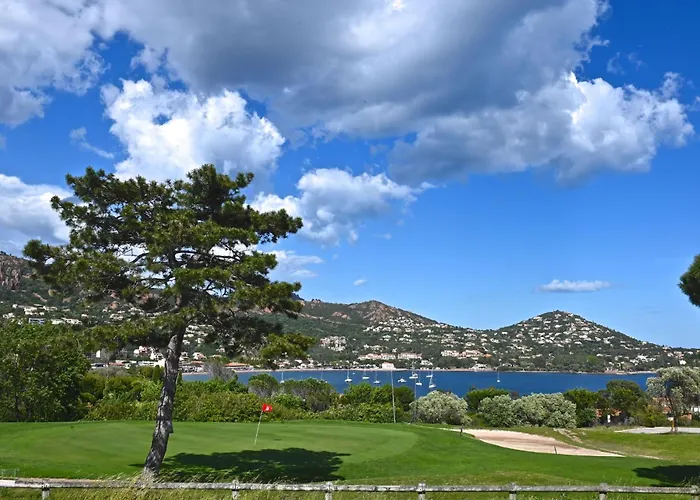 L'esquinade - F3 113 By Interhome Saint-Raphaël