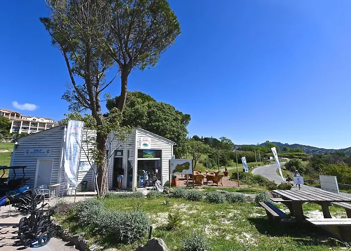 L'esquinade - F3 113 By Interhome Saint-Raphaël