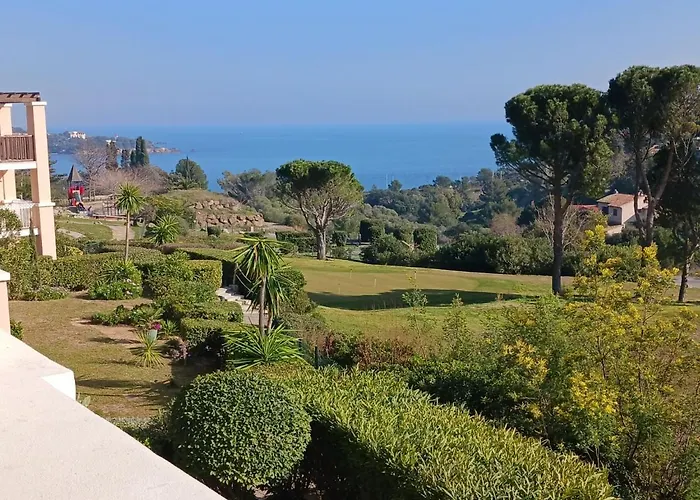 L'esquinade - F3 113 By Interhome Saint-Raphaël